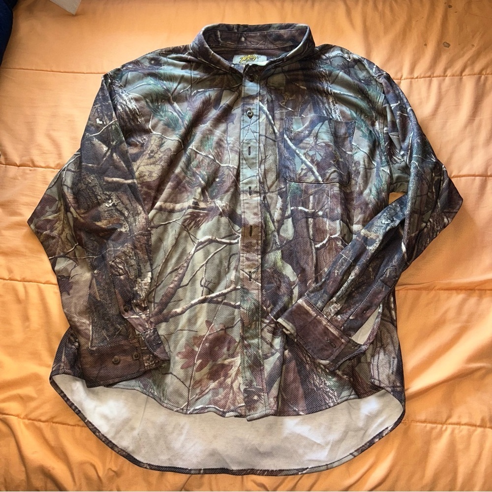 No trace by Dan river camo long sleeve button down top